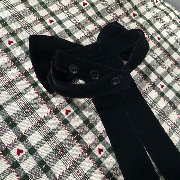 Velvet giant bow tie. Color Black. Button fasteners and adjustable. NWT. - Picture 4 of 5